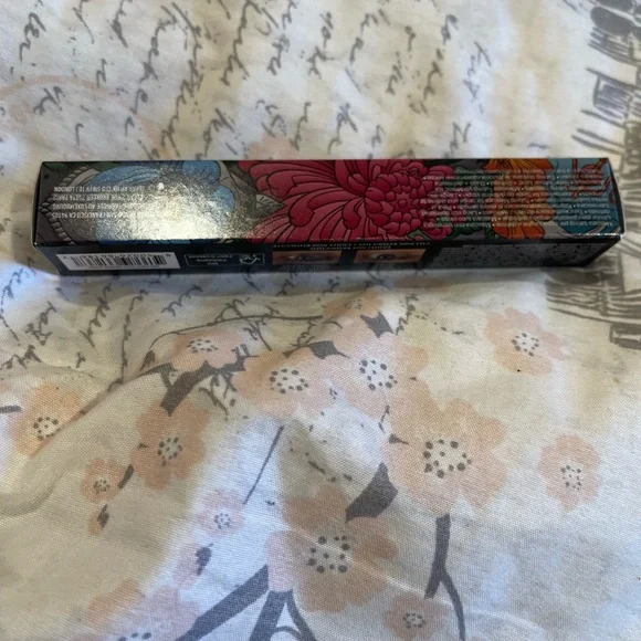 6 for $40. KVD Full Sleeve Long + Defined Tubing Mascara Ink Black - Picture 4 of 5